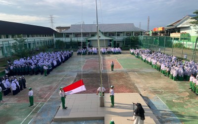 Tekankan Disiplin, Kebersihan, dan Prestasi,amanat pembina dalam upacara bendera MTsN 1 Batam